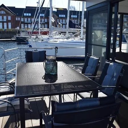 Ferienhaus Fewo1846 - Floatinghouse - Hausboot Mit 2 Schlafzimmern In Der Marina Sonwik Flensburg