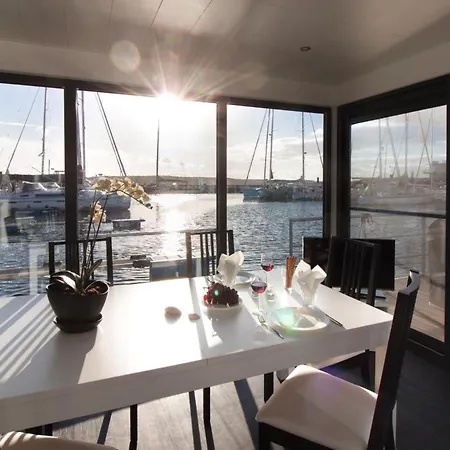 Feriehus Fewo1846 - Floatinghouse - Hausboot Mit 2 Schlafzimmern In Der Marina Sonwik *